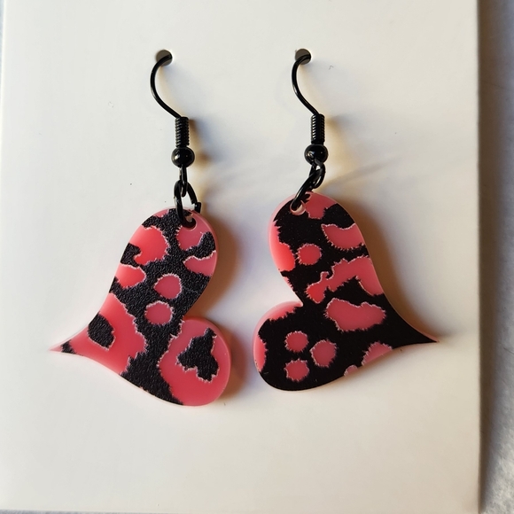 Jewelry - Heart Dangle Earrings Resin NEW